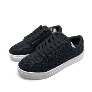 Isaac Mizrahi Jina Black Lace Sneakers Size 6.5